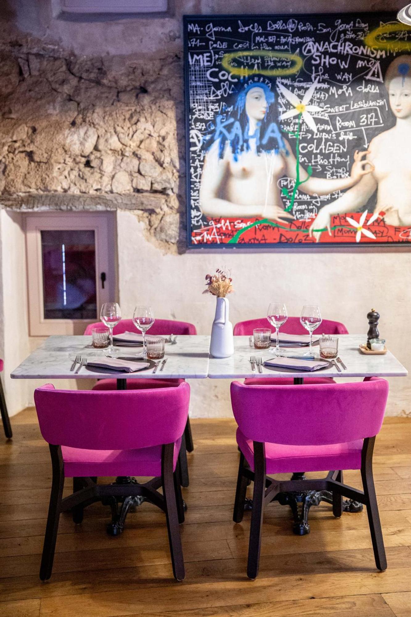 Village Castigno - Wine & 5* Assignan